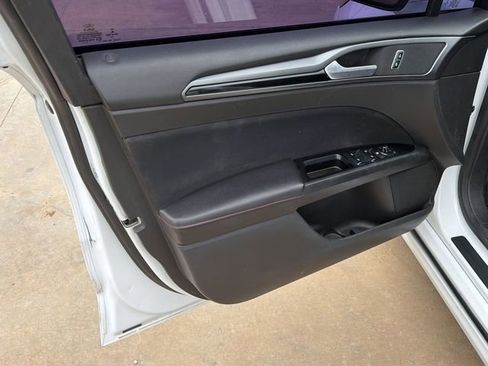 Used 2015 Ford Fusion SE w/ Equipment Group 201A image 18