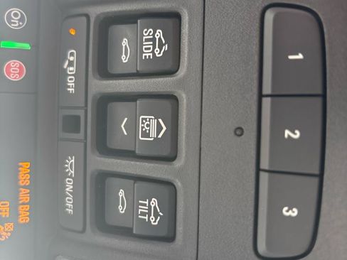 Used 2023 Buick Enclave Essence w/ Experience Buick Package AWD/4WD image 18