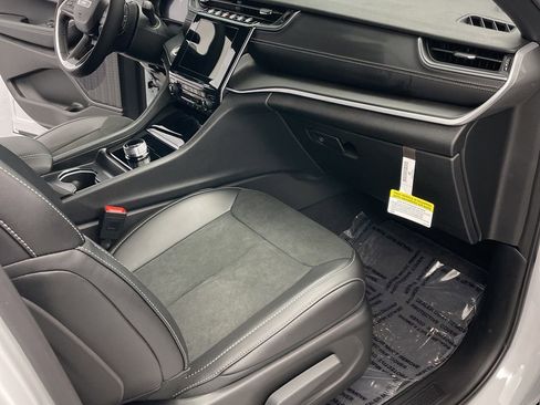 New 2025 Jeep Grand Cherokee L Altitude image 27