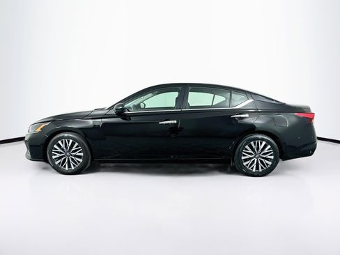 Used 2025 Nissan Altima 2.5 SV FWD image 4
