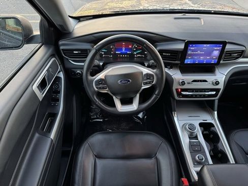 Certified 2022 Ford Explorer XLT w/ Equipment Group 202A image 6