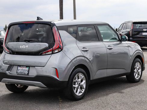 Used 2023 Kia Soul LX w/ Option Group 015 FWD image 6