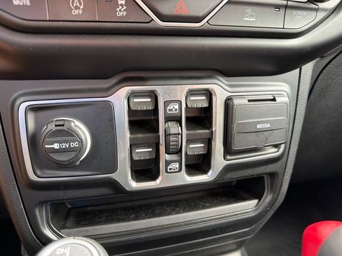 Used 2022 Jeep Wrangler Unlimited Sahara w/ LED Lighting Group AWD/4WD image 13