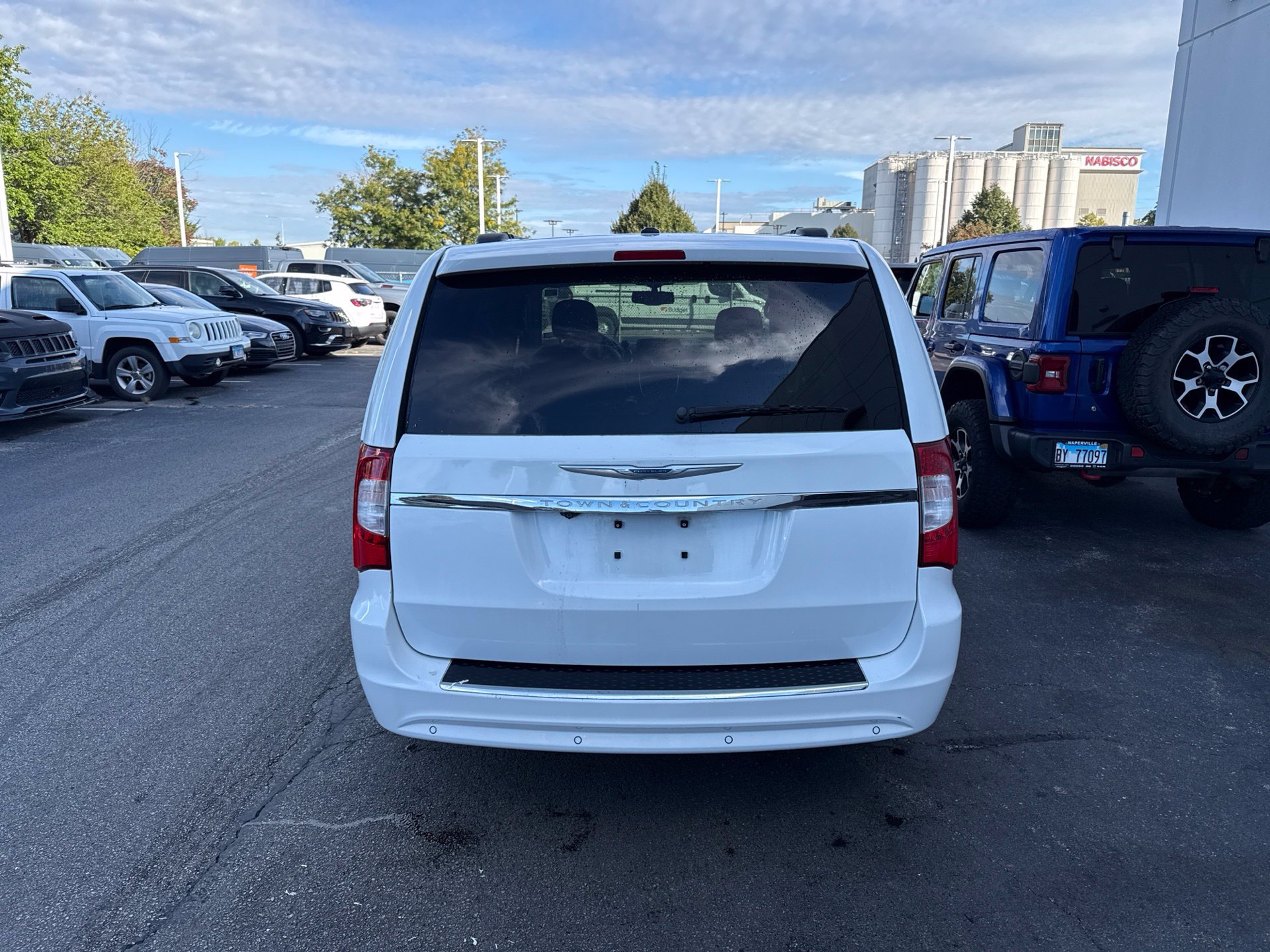 Used 2015 Chrysler Town & Country Touring-L w/ Driver Convenience Group FWD image 10