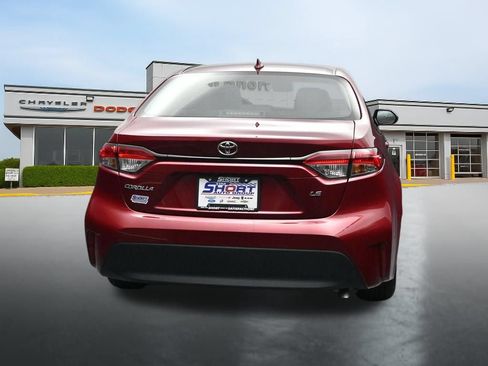 Used 2025 Toyota Corolla LE FWD image 4