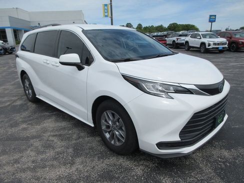 Used 2022 Toyota Sienna LE FWD image 7