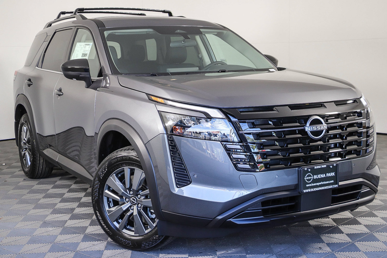 Used 2025 Nissan Pathfinder Platinum w/ Cargo Package FWD image 1