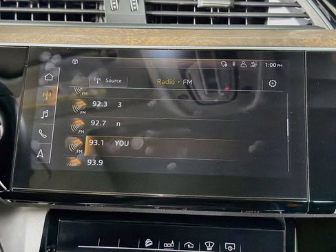 Used 2019 Audi e-tron Prestige w/ Prestige Package AWD/4WD image 15