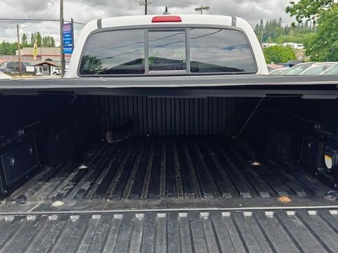 Used 2015 Toyota Tacoma 4x4 Double Cab w/ TRD Sport Package image 38