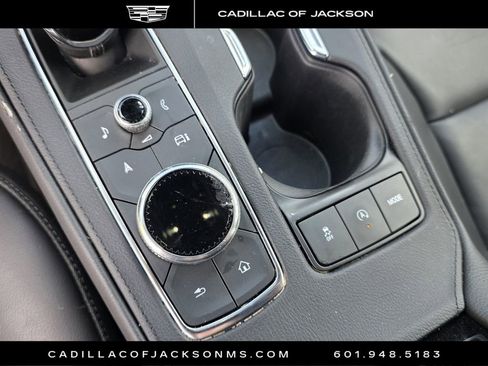 Used 2025 Cadillac XT4 Premium Luxury image 16