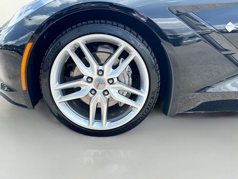Used 2019 Chevrolet Corvette Stingray Coupe w/ 1LT RWD image 38