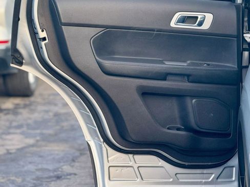 Used 2013 Ford Explorer XLT image 9