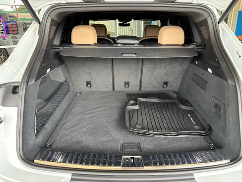 Used 2025 Porsche Cayenne w/ Premium Package Plus AWD/4WD image 31