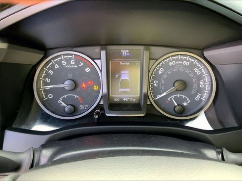 Used 2022 Toyota Tacoma TRD Sport w/ TRD Premium Sport Package AWD/4WD image 24