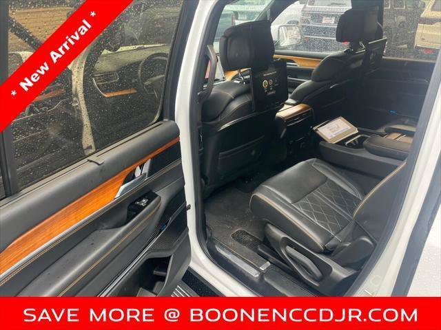 Used 2022 Jeep Grand Wagoneer Series III w/ Rear Seat Video Group 1 AWD/4WD image 15