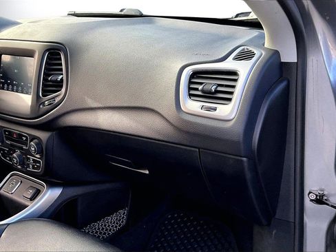 Certified 2019 Jeep Compass Latitude w/ Cold Weather Group image 17