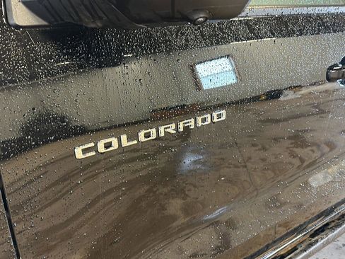 Used 2025 Chevrolet Colorado ZR2 w/ Technology Package AWD/4WD image 6
