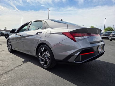 Used 2024 Hyundai Elantra Limited FWD image 4