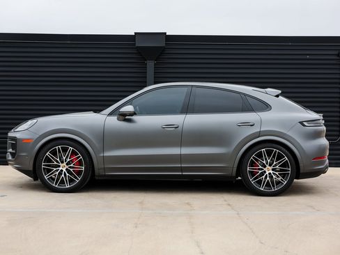 Certified 2024 Porsche Cayenne S image 2