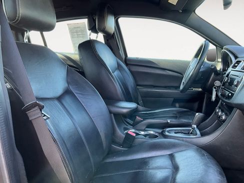 Used 2014 Chrysler 200 Limited FWD image 15