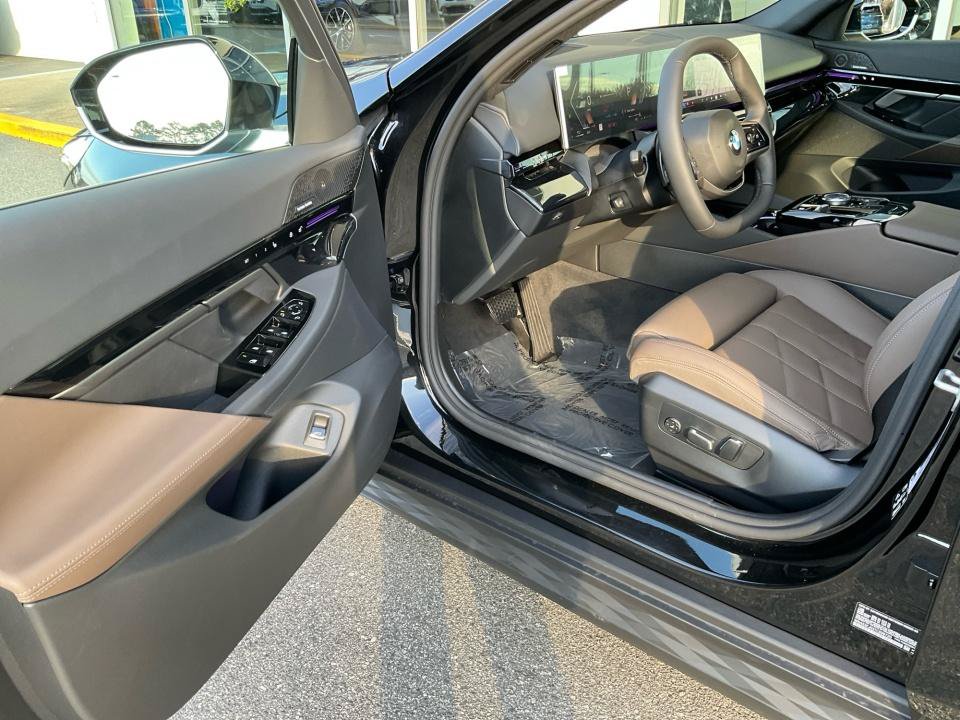 Used 2026 BMW 530i xDrive w/ Premium Package AWD/4WD image 31