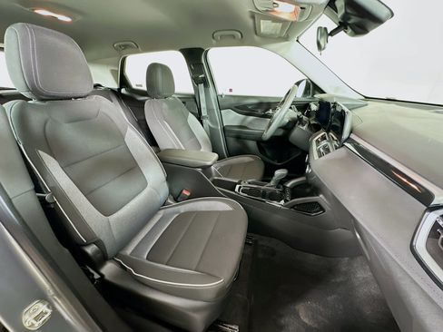 Used 2024 Chevrolet TrailBlazer LS image 28