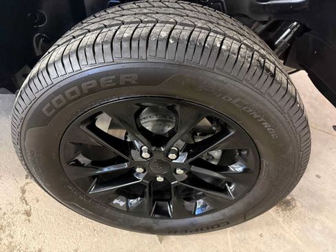 Used 2021 Jeep Wrangler Unlimited Sahara AWD/4WD image 9