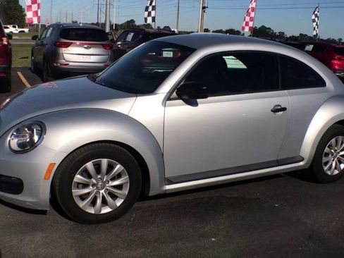 Used 2013 Volkswagen Beetle 2.5 image 4