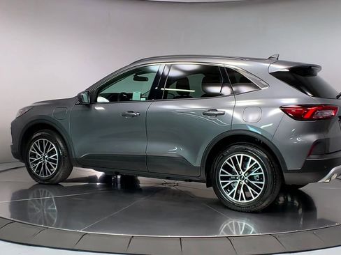 Used 2024 Ford Escape SE image 6