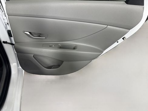 Used 2025 Hyundai Elantra SE FWD image 27
