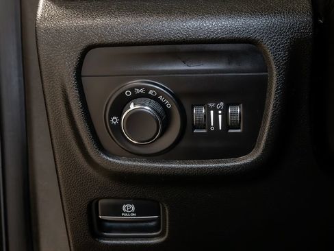 Used 2024 Jeep Grand Cherokee Laredo AWD/4WD image 12