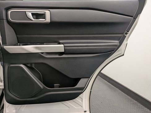 Used 2022 Ford Explorer XLT w/ Equipment Group 202A image 24