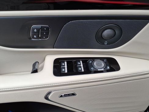 Certified 2024 Lincoln Nautilus Reserve w/ Equipment Group 202A image 11