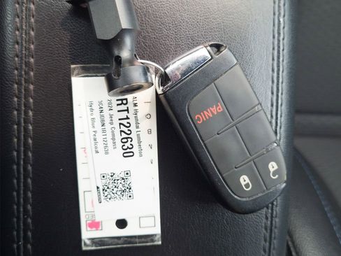 Used 2024 Jeep Compass Latitude AWD/4WD image 33