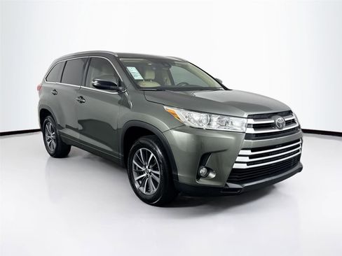 Used 2017 Toyota Highlander XLE FWD image 10