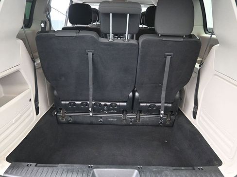 Used 2018 Dodge Grand Caravan SE w/ UConnect Hands-Free Group image 22