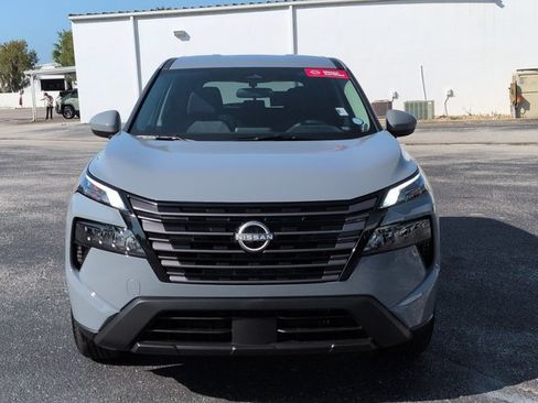 Certified 2026 Nissan Rogue SV FWD image 9