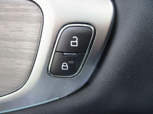 Used 2025 Ford Expedition Platinum image 38