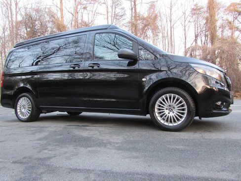 Used 2018 Mercedes-Benz Metris Passenger image 32