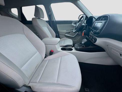 Used 2022 Kia Soul LX image 27