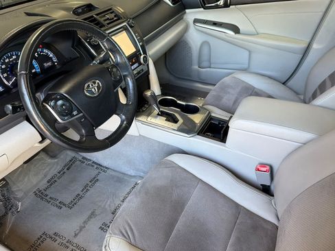 Used 2014 Toyota Camry XLE w/ Leather Package FWD image 11
