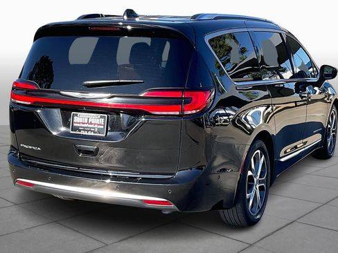 Used 2024 Chrysler Pacifica Pinnacle image 11