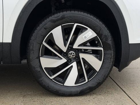 New 2026 Volkswagen Atlas SEL image 8