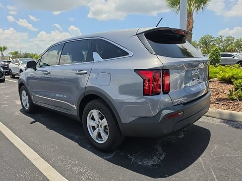 Used 2023 Kia Sorento LX FWD image 17