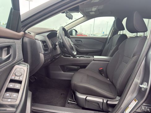 Used 2023 Nissan Rogue S AWD/4WD image 11