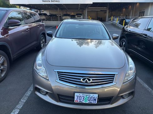 Used 2013 INFINITI G37 x w/ Premium Pkg image 2