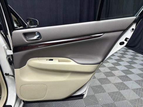 Used 2011 INFINITI G37 x Sedan w/ Premium Pkg image 24