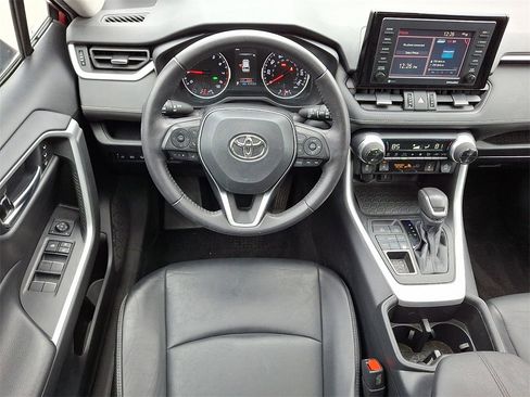 Used 2022 Toyota RAV4 XLE Premium image 2