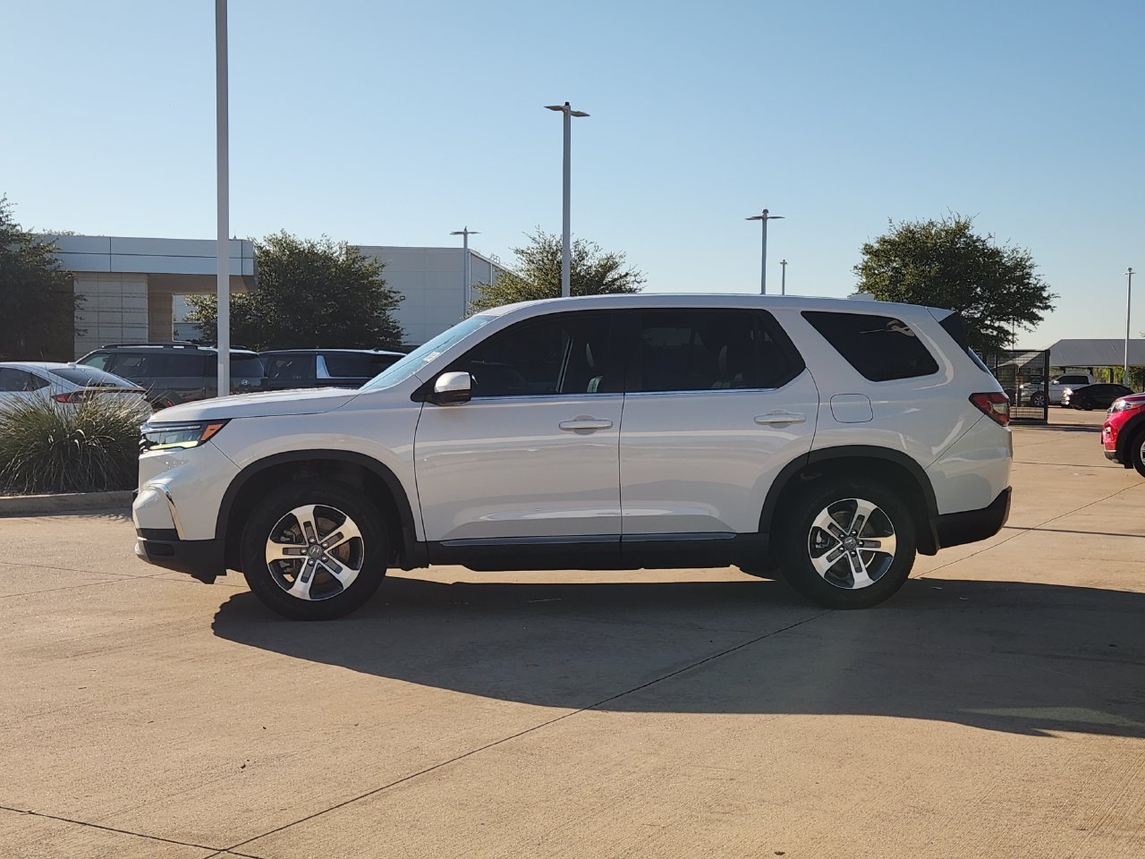 Used 2025 Honda Pilot EX-L image 4