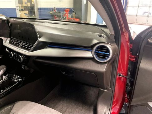Used 2025 Chevrolet Trax LT w/ Driver Confidence Package FWD image 13